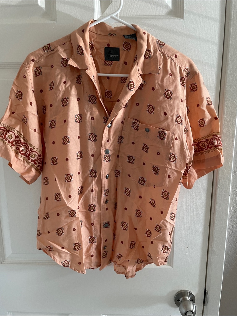Lizwear Petite Women’s Peach Short-Sleeve Button-Up Shirt with Pattern S